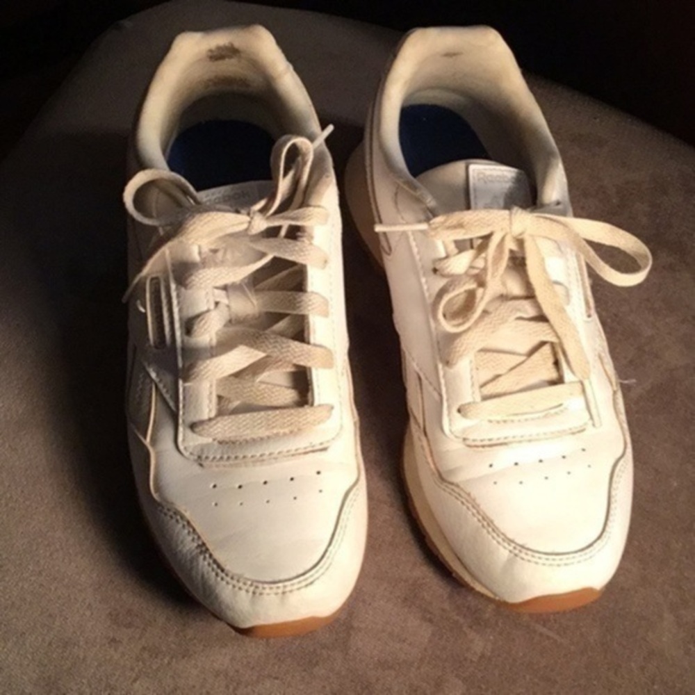 TENDERLY USED REEBOK CLASSIC ATHLETIC SHOES LIKE NEW